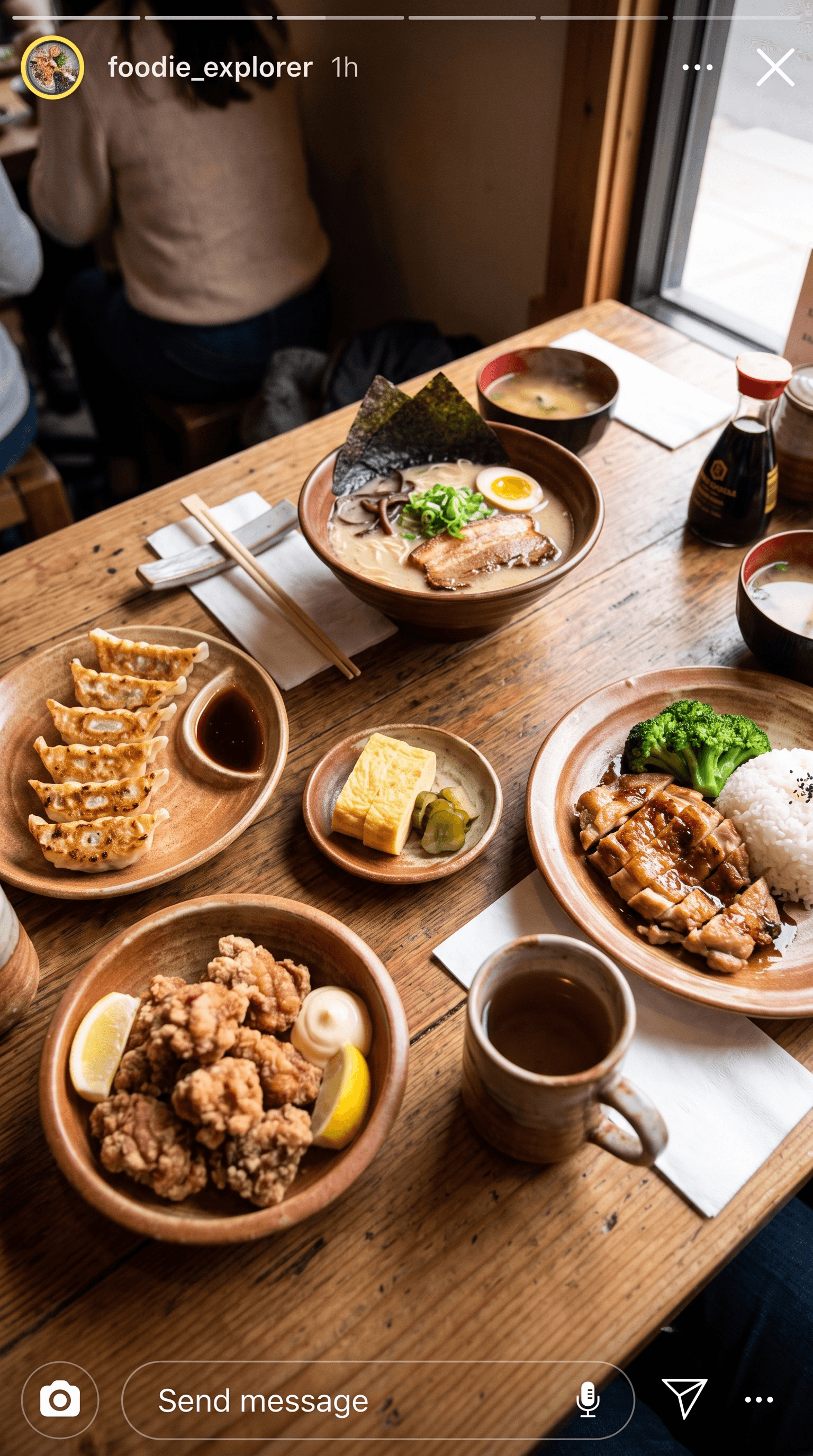 IG 限動截圖:餐桌照片,左上角疊著分賬貼紙